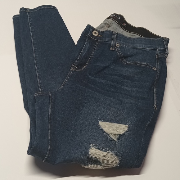 Torrid| plus size 16 R Premium sky high skinny ankle -Length Womens jeans. - Picture 9 of 9